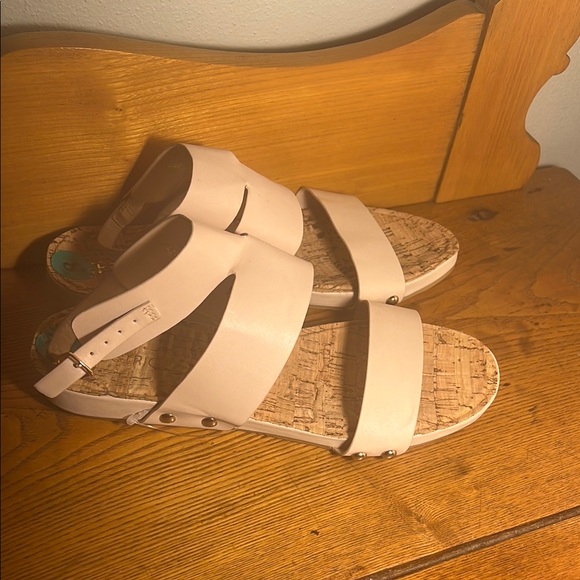 Restricted Cream Sandals Size 8 with Ankle Strap and Wide Straps NWOT - Picture 2 of 4